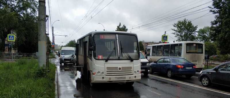 В Иванове столкнулись маршрутка и автобус (ФОТО)
