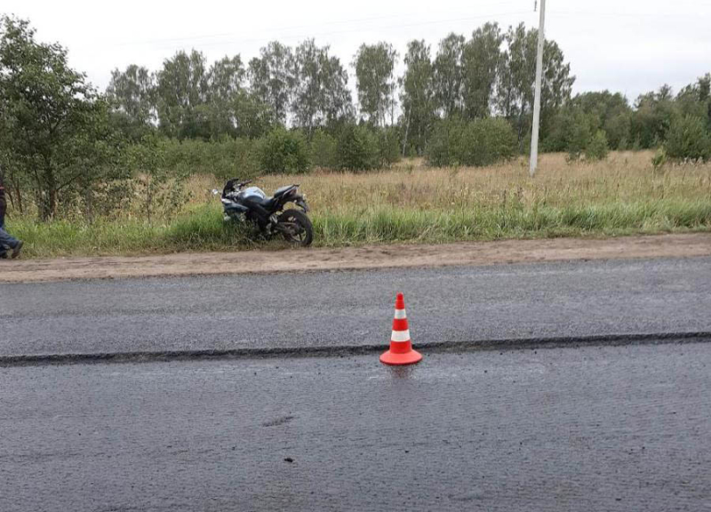 На дорогах Ивановской области вылетели с трассы мотоциклист и иномарка (ФОТО)
