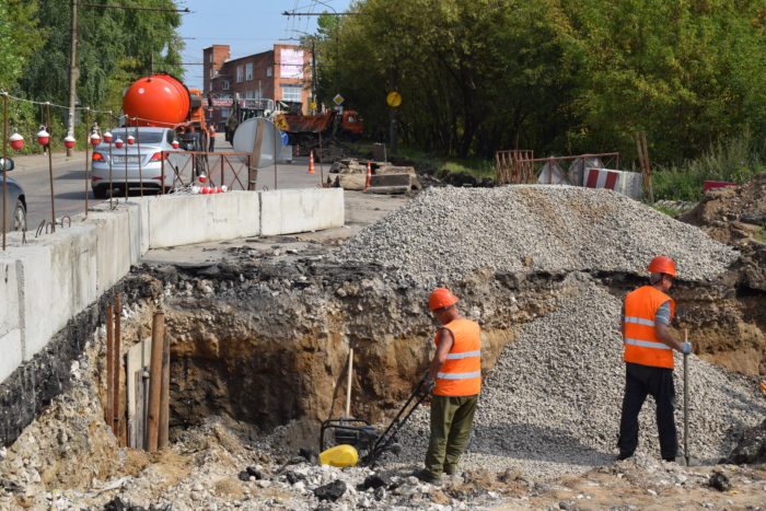 Представители мэрии проверили, как идет ремонт моста на улице Смирнова в Иванове