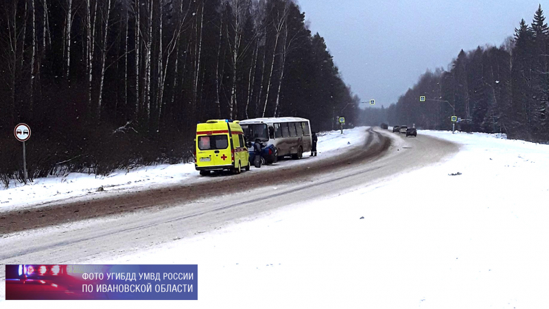 В Ивановской области иномарка врезалась в пассажирский автобус, следовавший по маршруту «Иваново – Фурманов» (ФОТО)