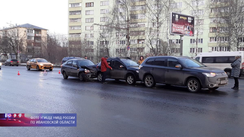 В Иванове молодой человек спровоцировал аварию с тремя автомобилями 