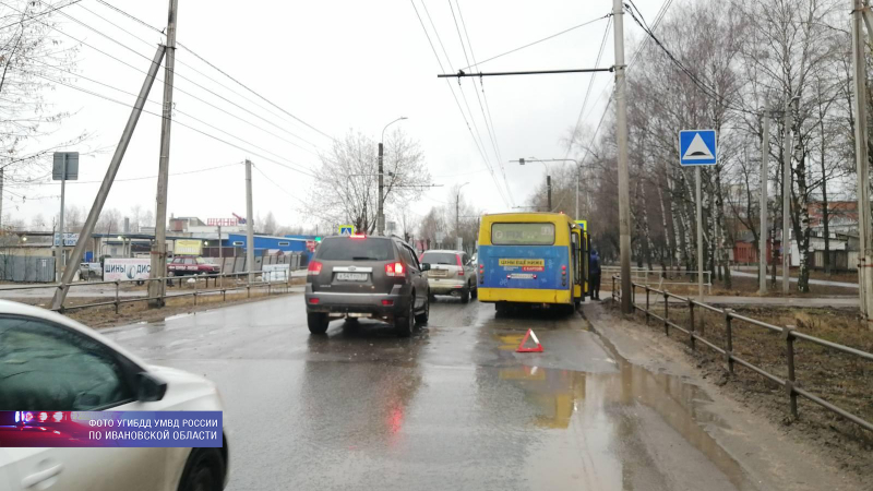В Иванове пассажирка автобуса получила травмы головы из-за резкого торможения транспорта