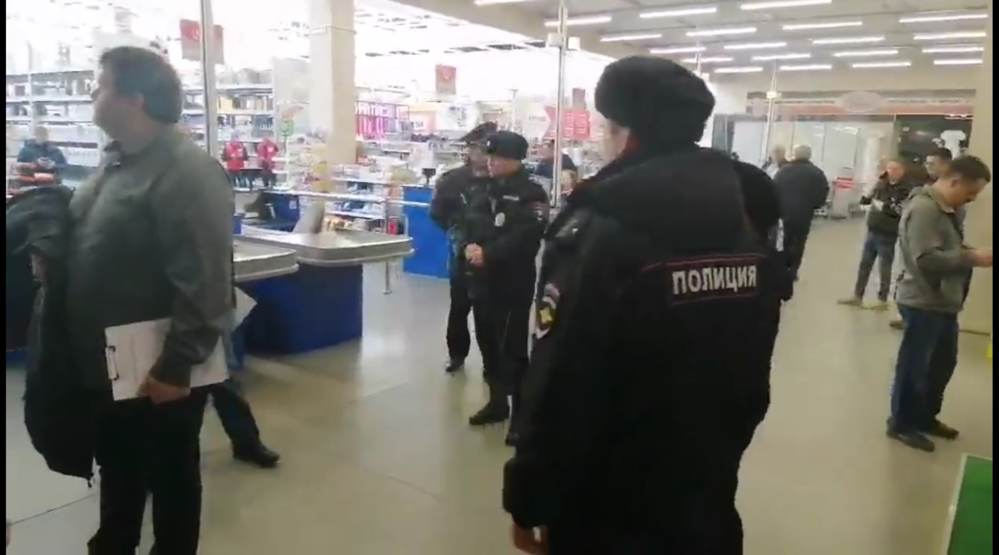 В Иванове полицейские проверяют, закрыты ли в соответствии с Указом губернатора торговые точки, реализующие непродовольственные товары