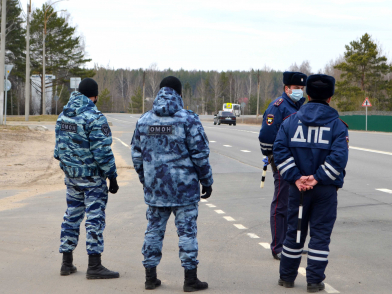 На въездах в Ивановскую область развернули почти тысячу водителей