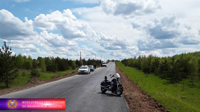 В Лежневском районе мотоциклист сбил дорожного рабочего