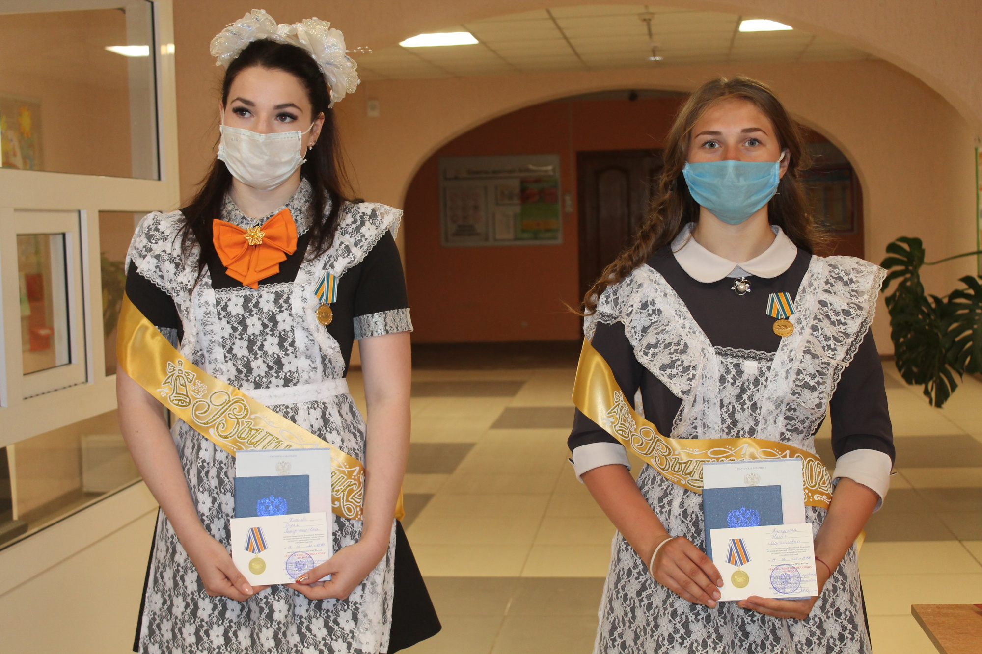 Две приволжские школьницы награждены медалями «За спасение погибающих на воде»