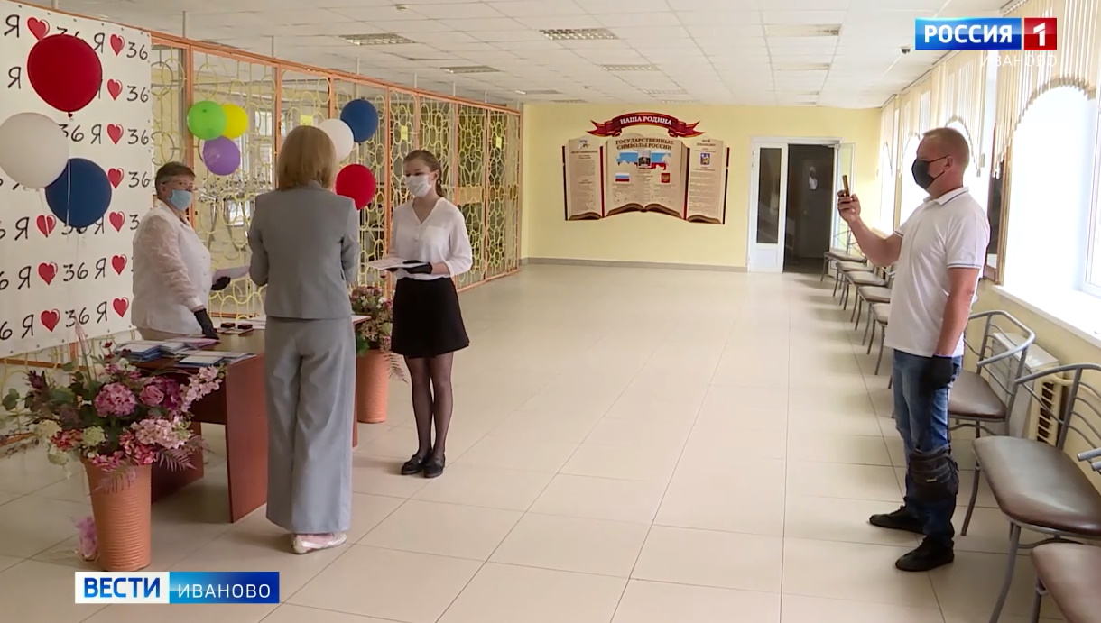 Почти 4 300 выпускникам школ Ивановской области в эти дни вручают аттестаты