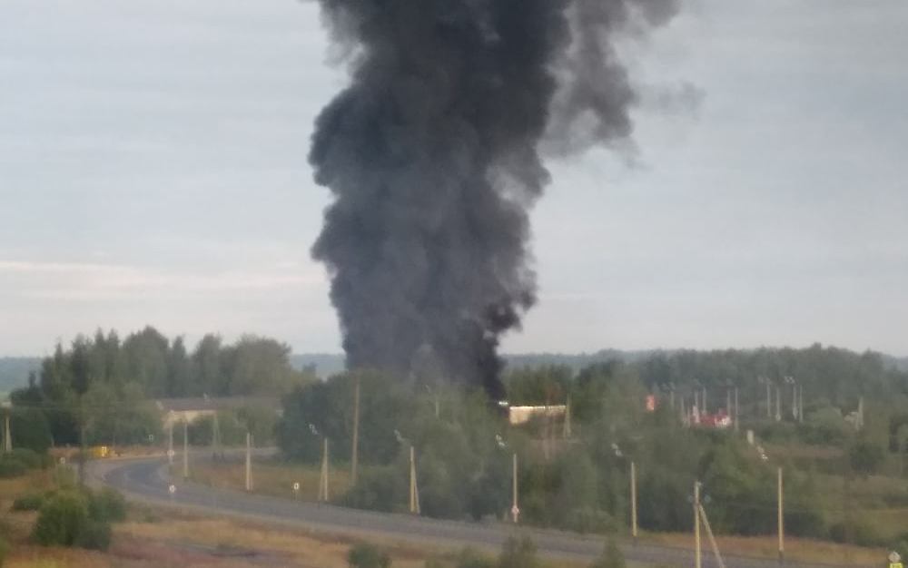 В Приволжске при пожаре на территории бывшего асфальтового завода погиб мужчина