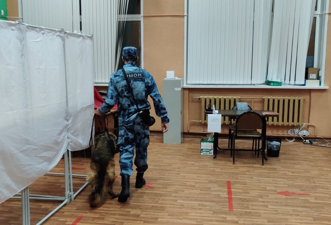 Росгвардейцы проверили безопасность на избирательных участках в Ивановской области