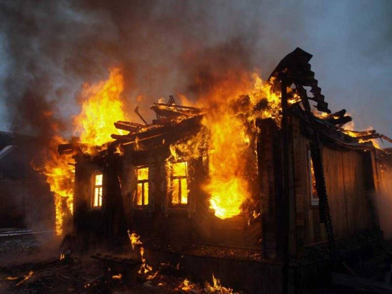 При пожаре в Ивановском районе погибла женщина