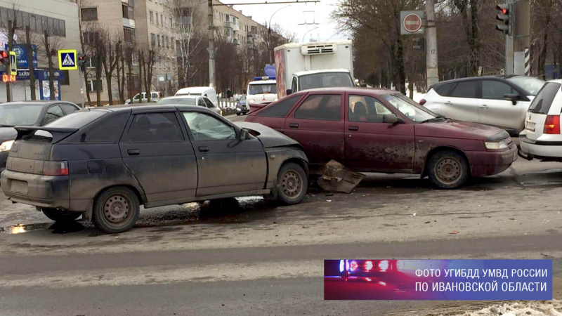 Автомобилистка спровоцировала в Иванове ДТП с четырьмя машинами