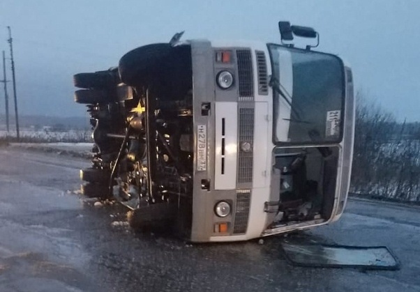 В Ивановской области опрокинулся пассажирский автобус
