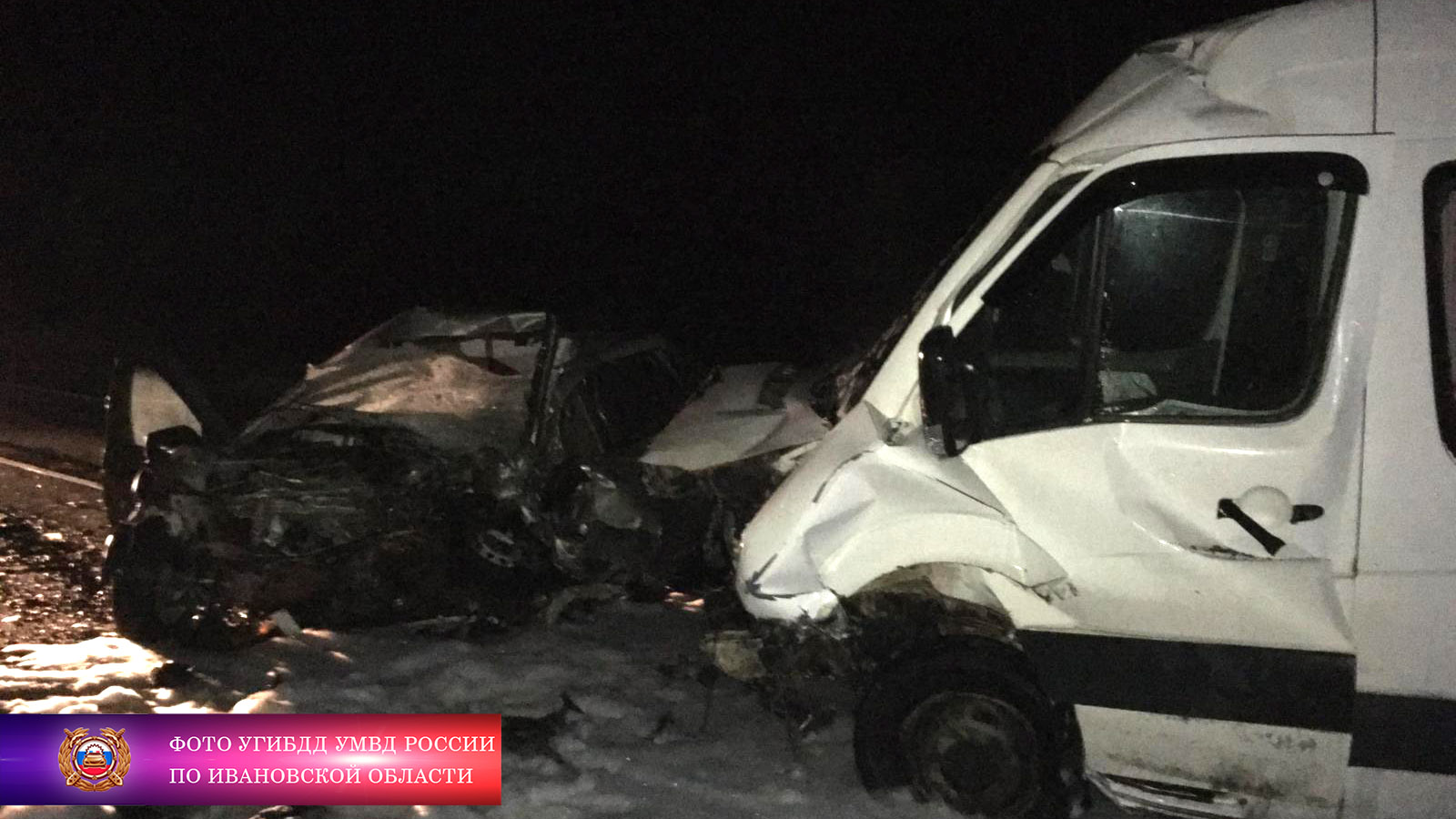 Число пострадавших в аварии микроавтобуса и легковушки в Ивановской области выросло до 10 человек