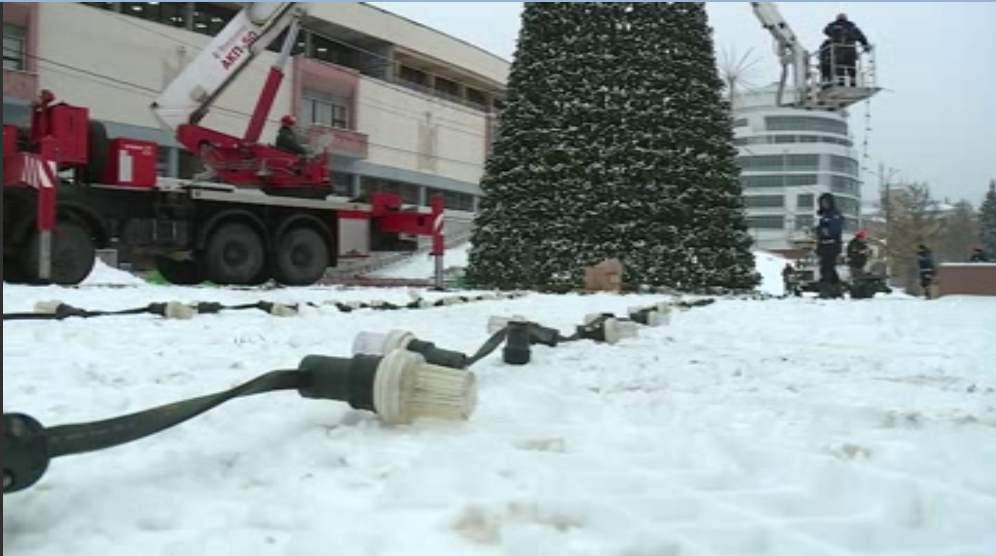 Новогодняя ёлка на площади Пушкина в Иванове будет собрана на следующей неделе
