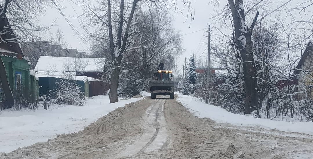 На расчистку от снега улиц в частном секторе Иванова направили дополнительную технику