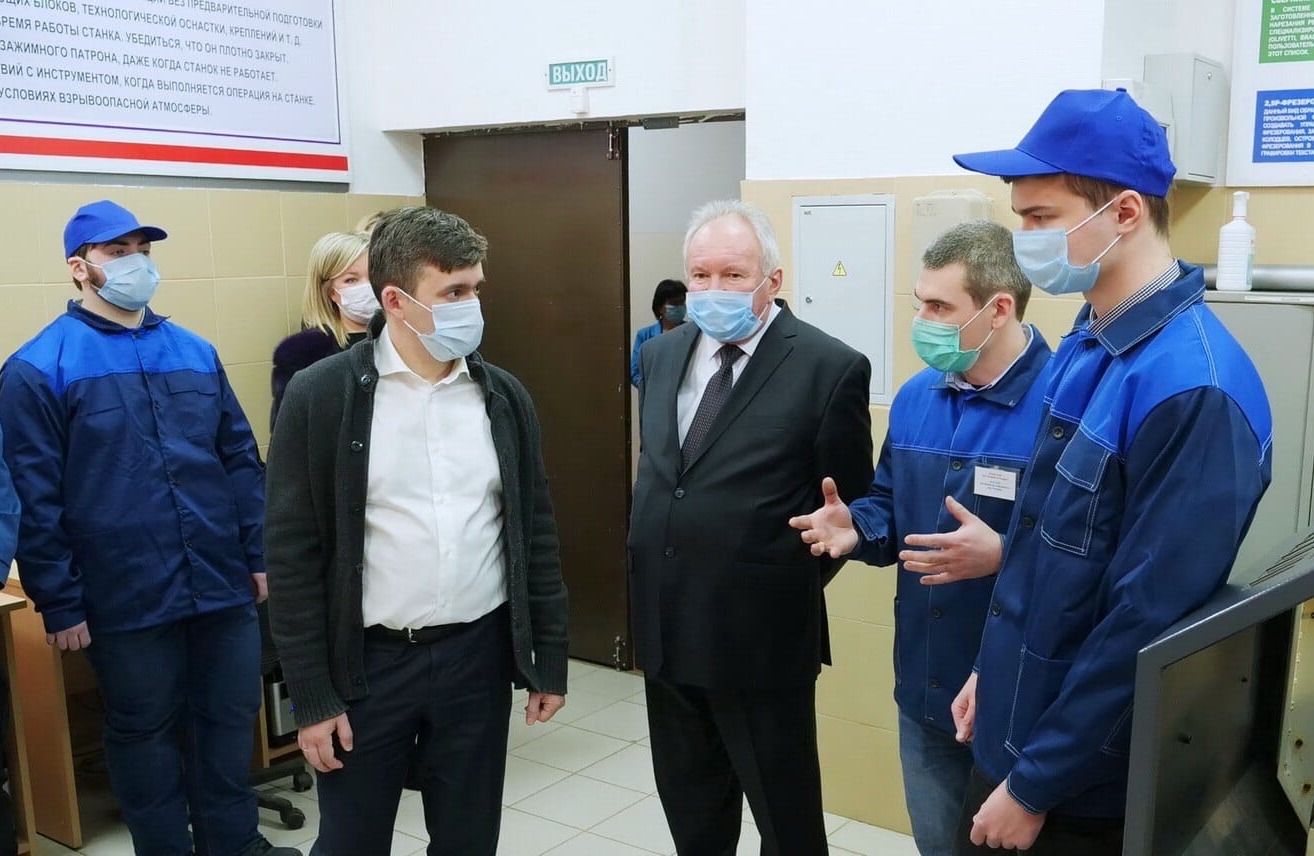 Глава региона встретился со студентами Ивановского технического колледжа (видео)