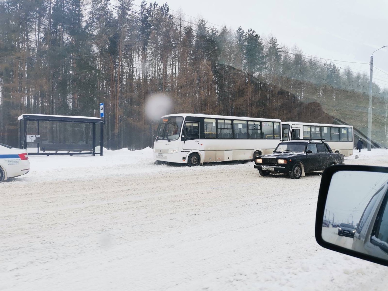 Два автобуса столкнулись на остановке в Иванове