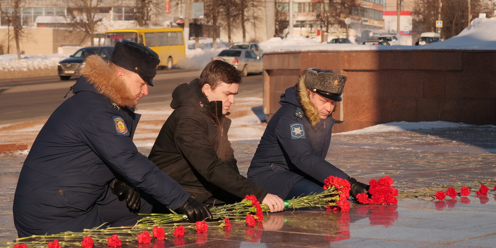В День защитника Отечества в Иванове возложили цветы к мемориалу Героям фронта и тыла