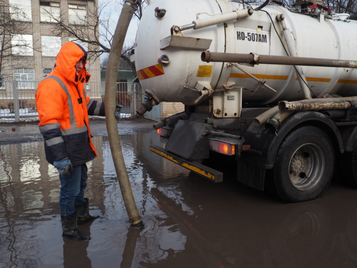 За день с мест подтоплений в Иванове откачивают около 600 кубометров воды