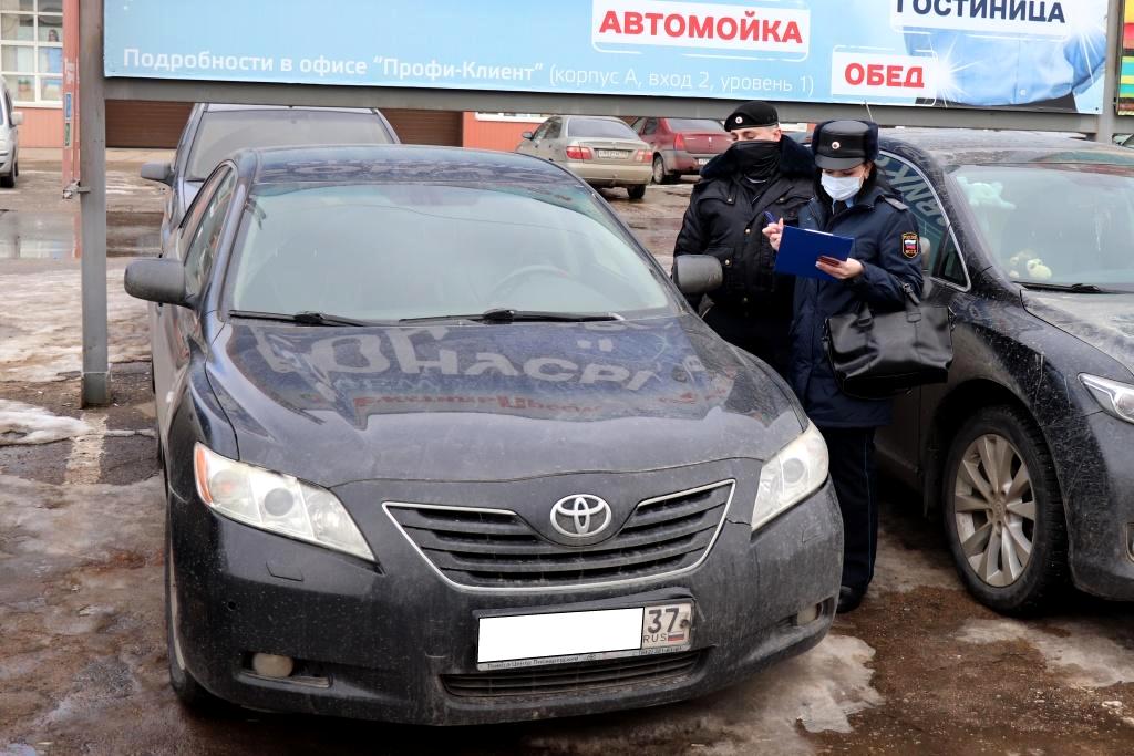 В Иванове приставы за долги изъяли автомобиль, припаркованный у ТЦ