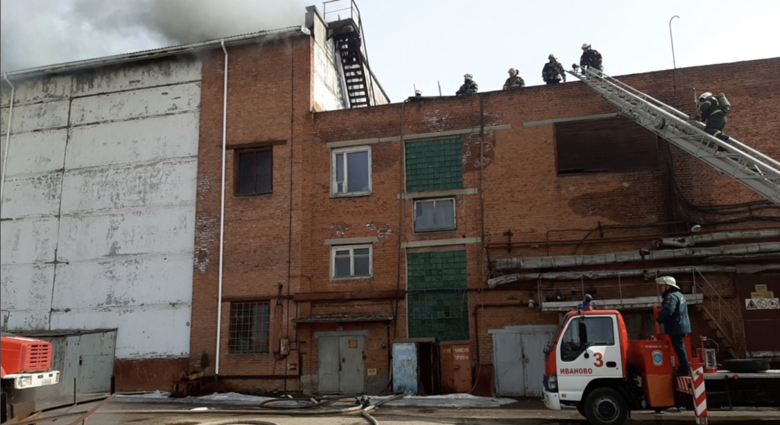 На территории Ивхимпрома произошёл пожар (видео)