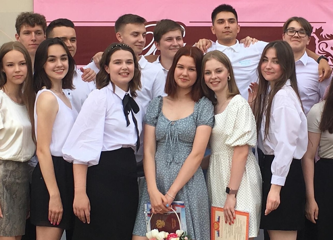 Трое выпускников в Ивановской области получили 100 баллов на ЕГЭ по двум предметам