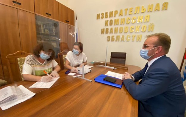 Кандидат в депутаты Госдумы Михаил Кизеев подал документы в Избирательную комиссию Ивановской области