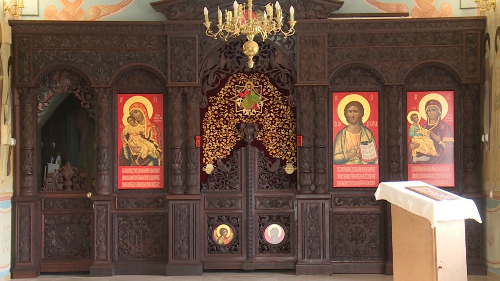 Палехские мастера делают иконостасы для храмов Астрахани и Пермского края