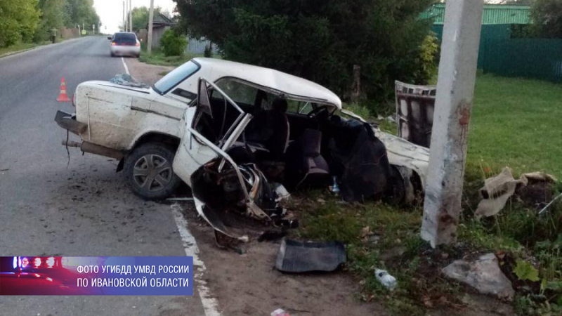 Трое подростков из Ивановской области пострадали при столкновении легковушки с опорой ЛЭП