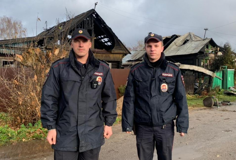 Сотрудники ППС спасли из пожара двух жителей Иванова (ВИДЕО)