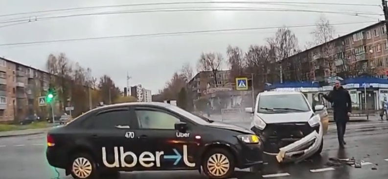Такси в Иванове попало в ДТП