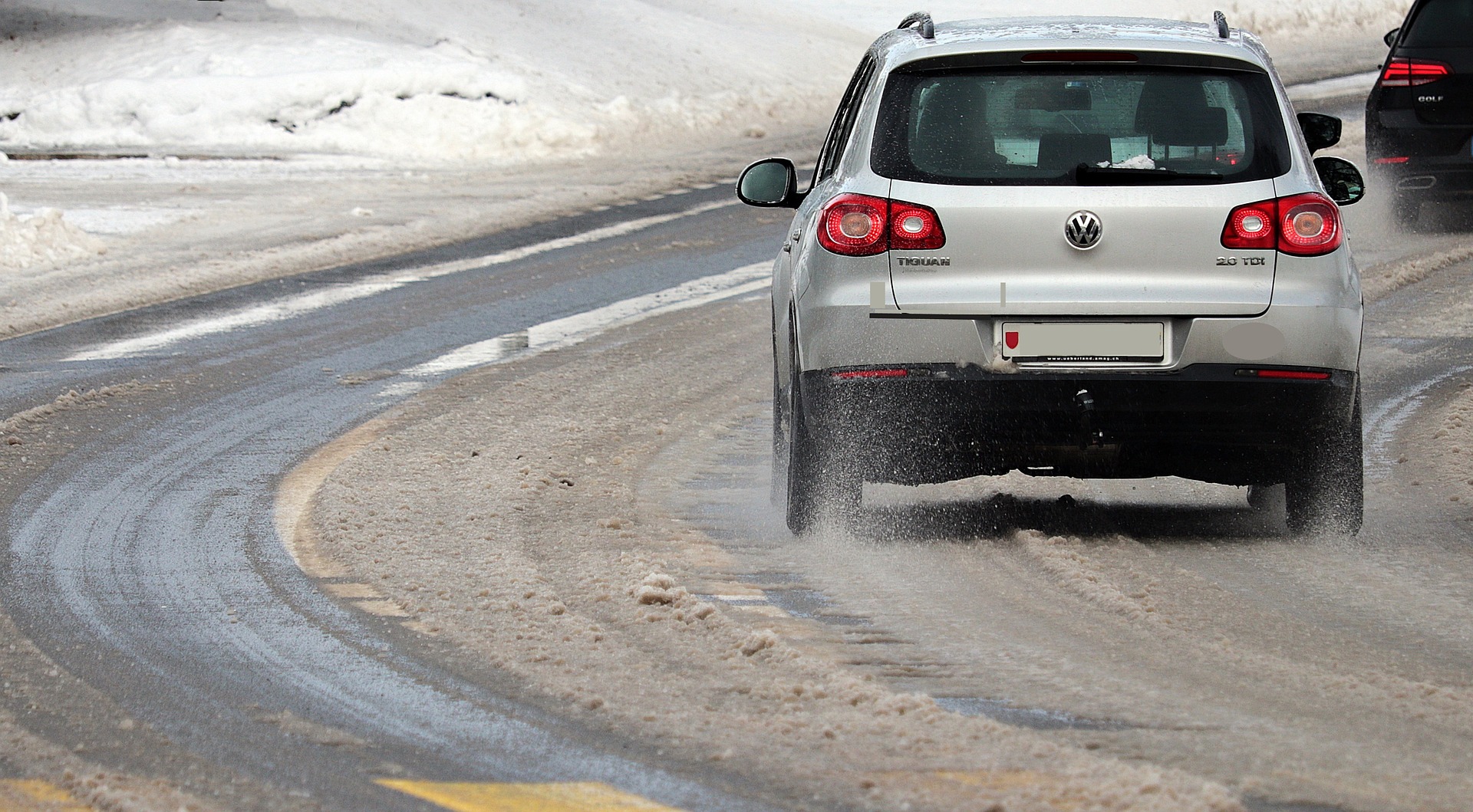 Жителей Ивановской области просят не использовать личный транспорт в день сильного снегопада