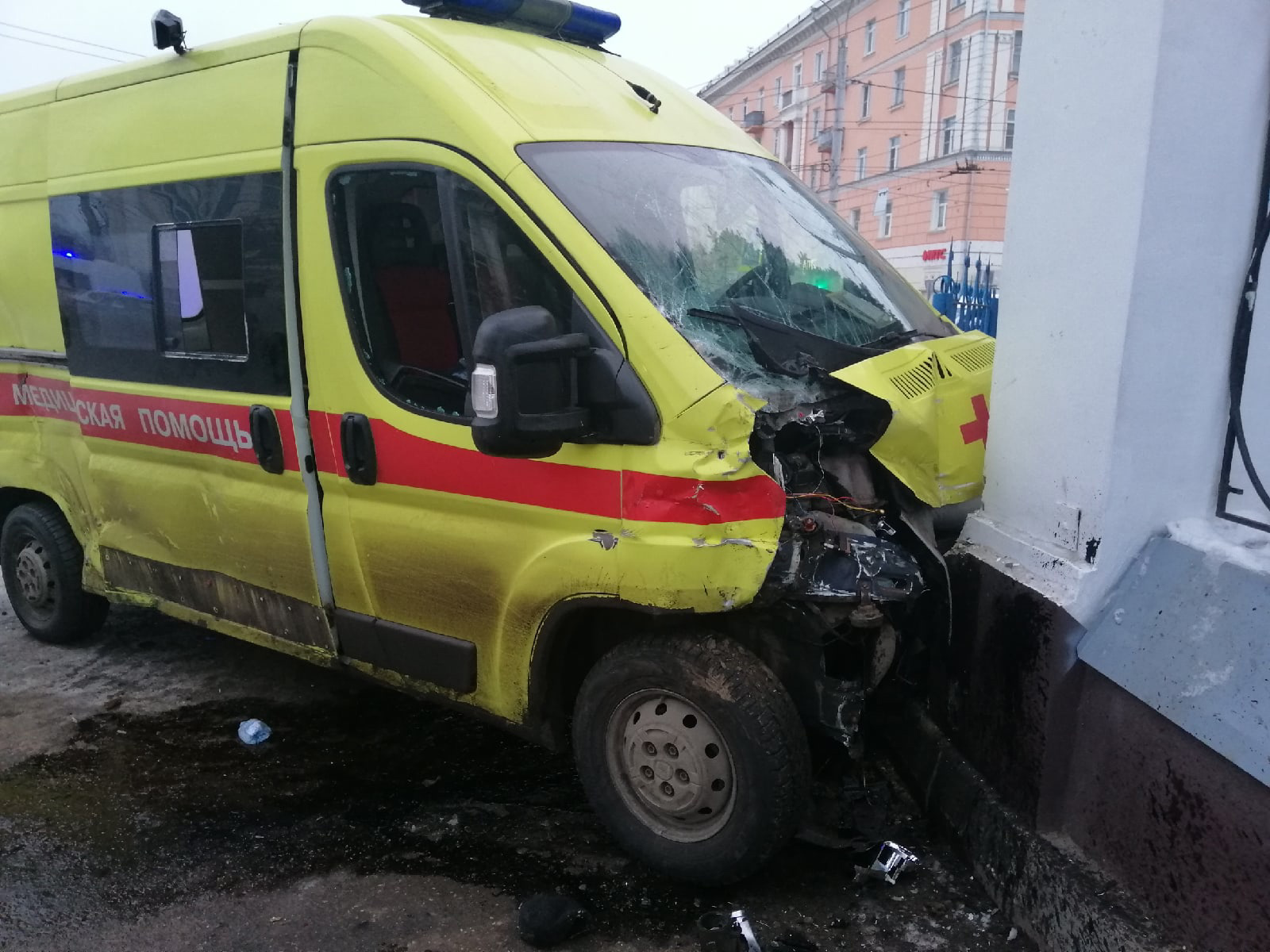 Четыре человека пострадали в ДТП со "скорой" в центре Иванова 
