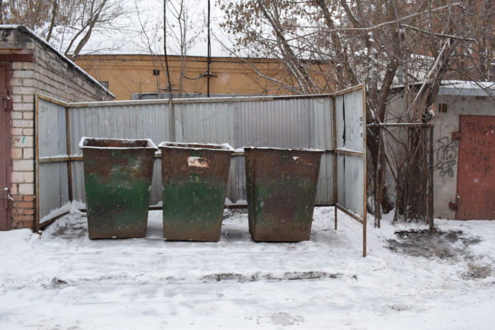 Специалисты мэрии Иванова проверили состояние нескольких площадок сбора коммунальных отходов (видео)