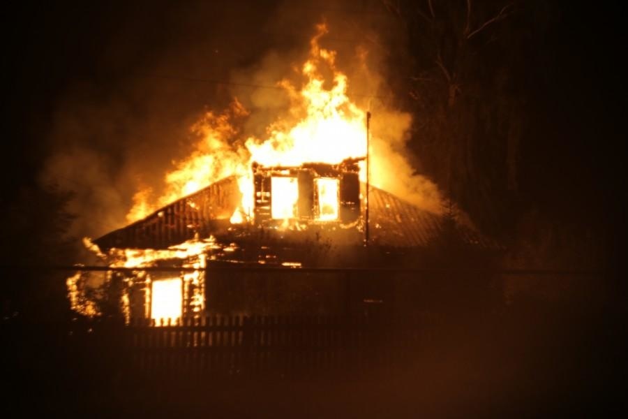 Два человека погибли при пожаре в Ивановской области в новогоднюю ночь