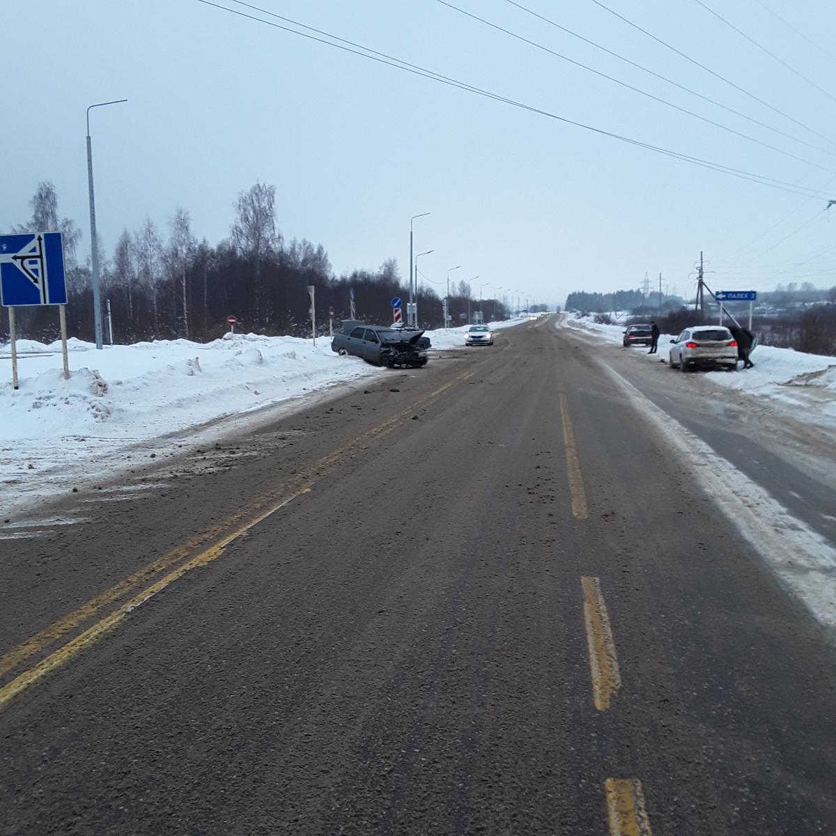 Два человека получили травмы в ДТП у обхода Палеха