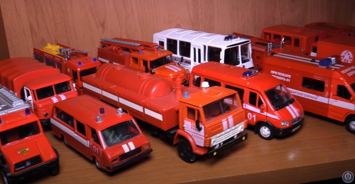 Ивановский пожарный собирает тематические игрушки из разных стран