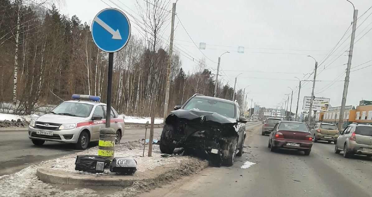 ДТП у «островка безопасности» в Иванове спровоцировало пробку