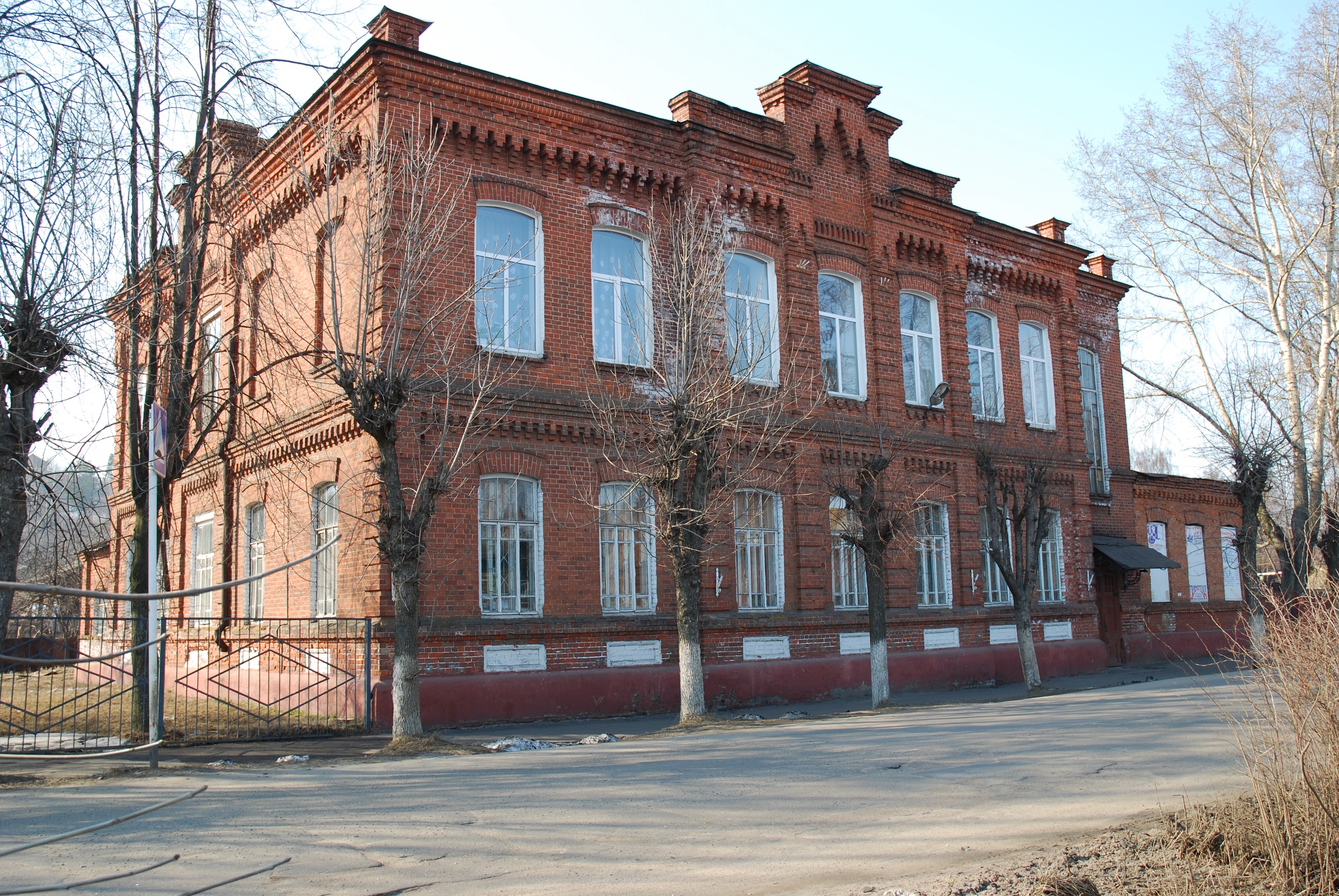 Подслушано юрьевец ивановской. ДК Комсомольск Ивановская область. Культурный дом. Здание правительства Ивановской области. Дом Ивановых.