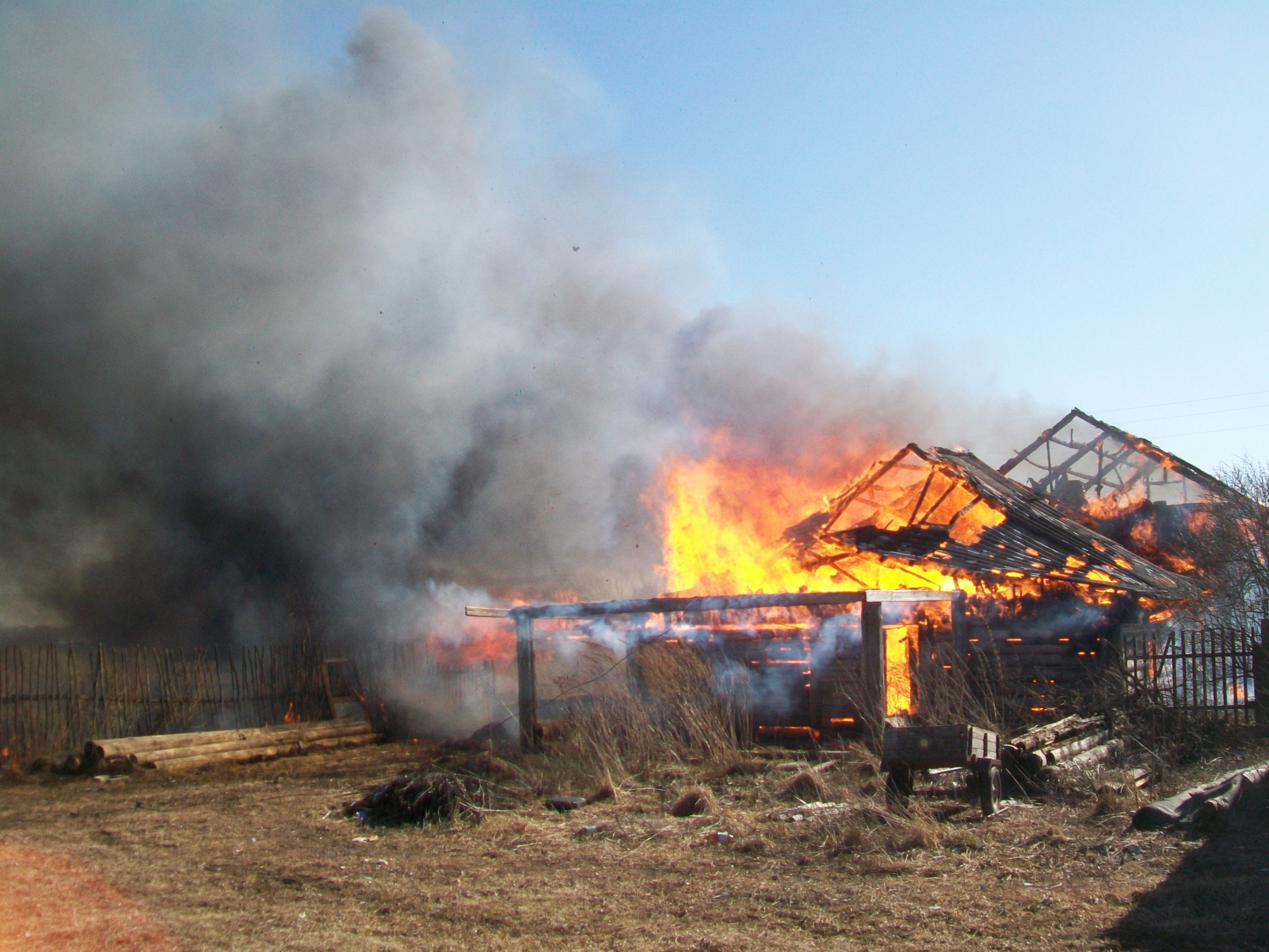 При пожаре в Ильинском районе пострадала женщина