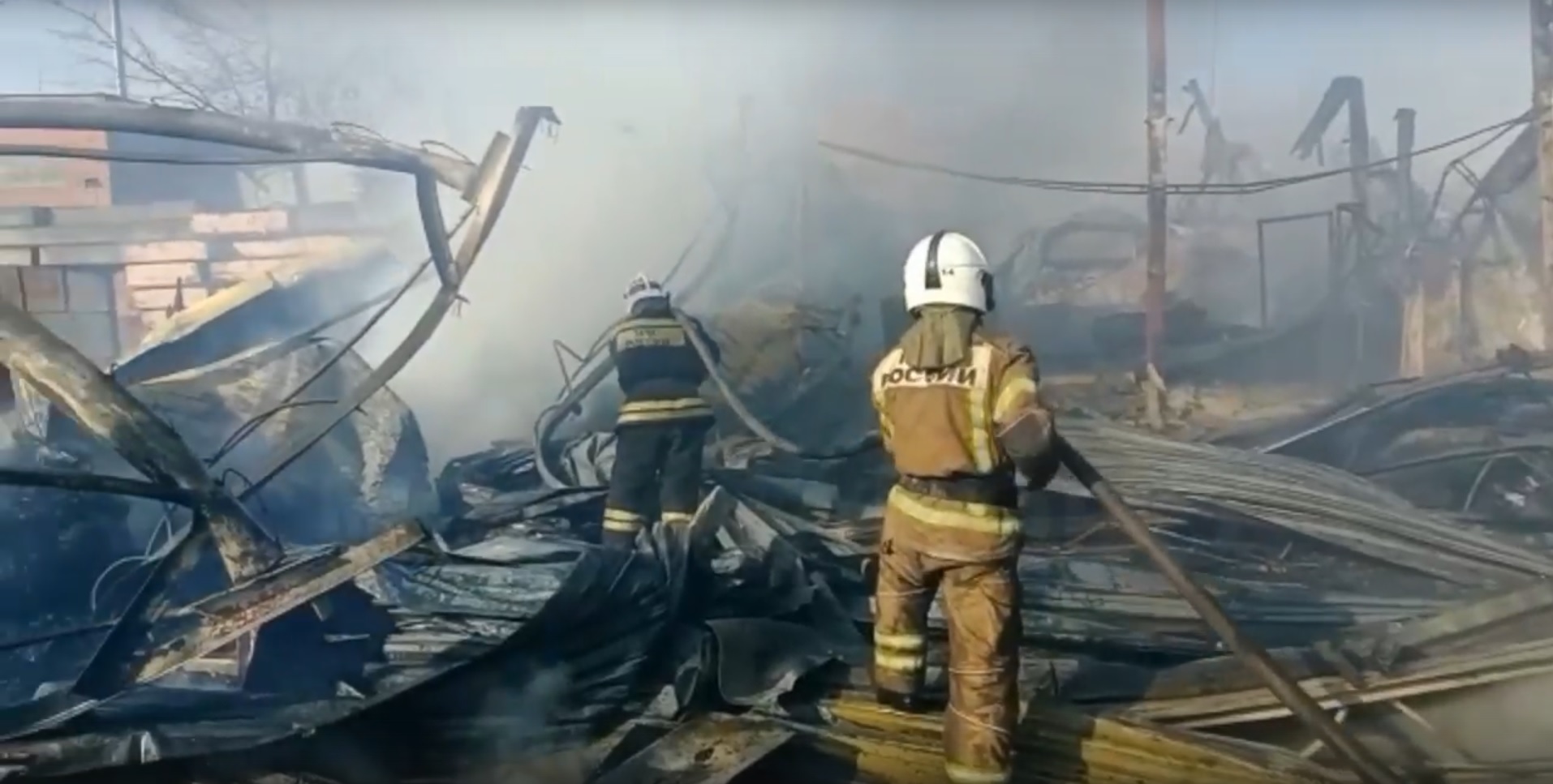 В Кинешме произошел крупный пожар в промзоне (видео)