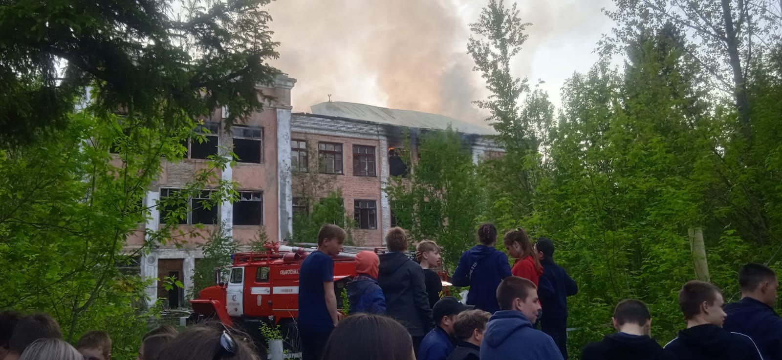 Судьба забросила. Пожар в школе. Пожар в школе номер 3 в Ивановской области. Поселок Петровский Гаврилово-Посадского района заброшенная школа. Заброшенная школа Дубенский район.