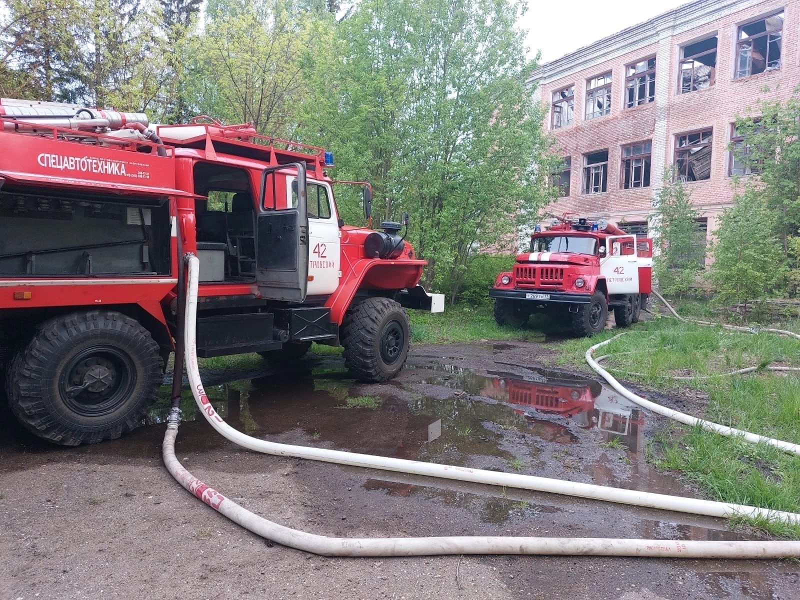 В бывшем здании школы в Гаврилово-Посадском районе произошел пожар