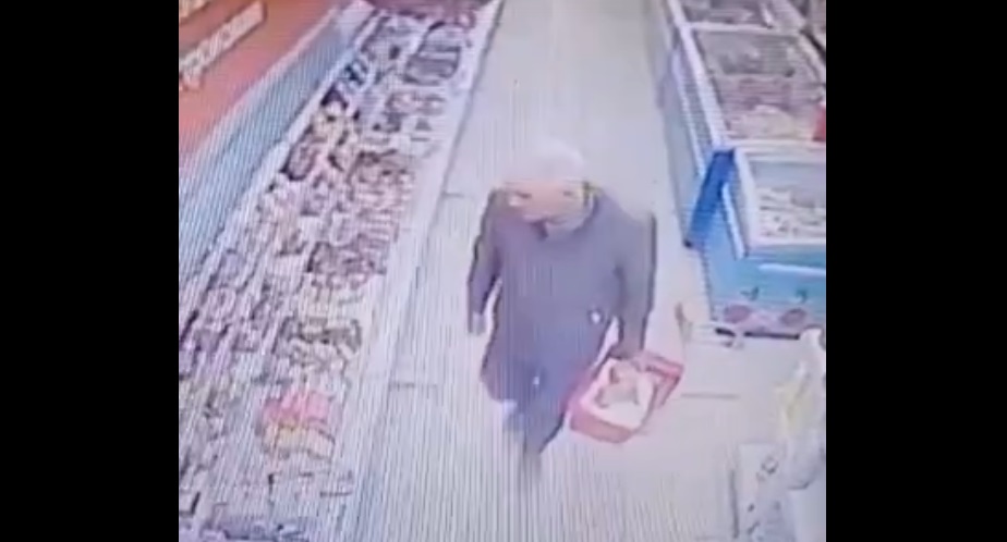 Подозреваемый в грабеже из "Пятерочки" в Иванове попал на видео