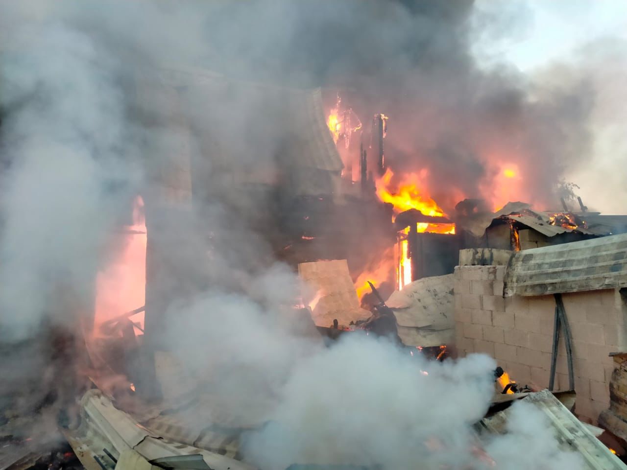 При пожаре в Фурманове погибла женщина и получили ожоги двое детей