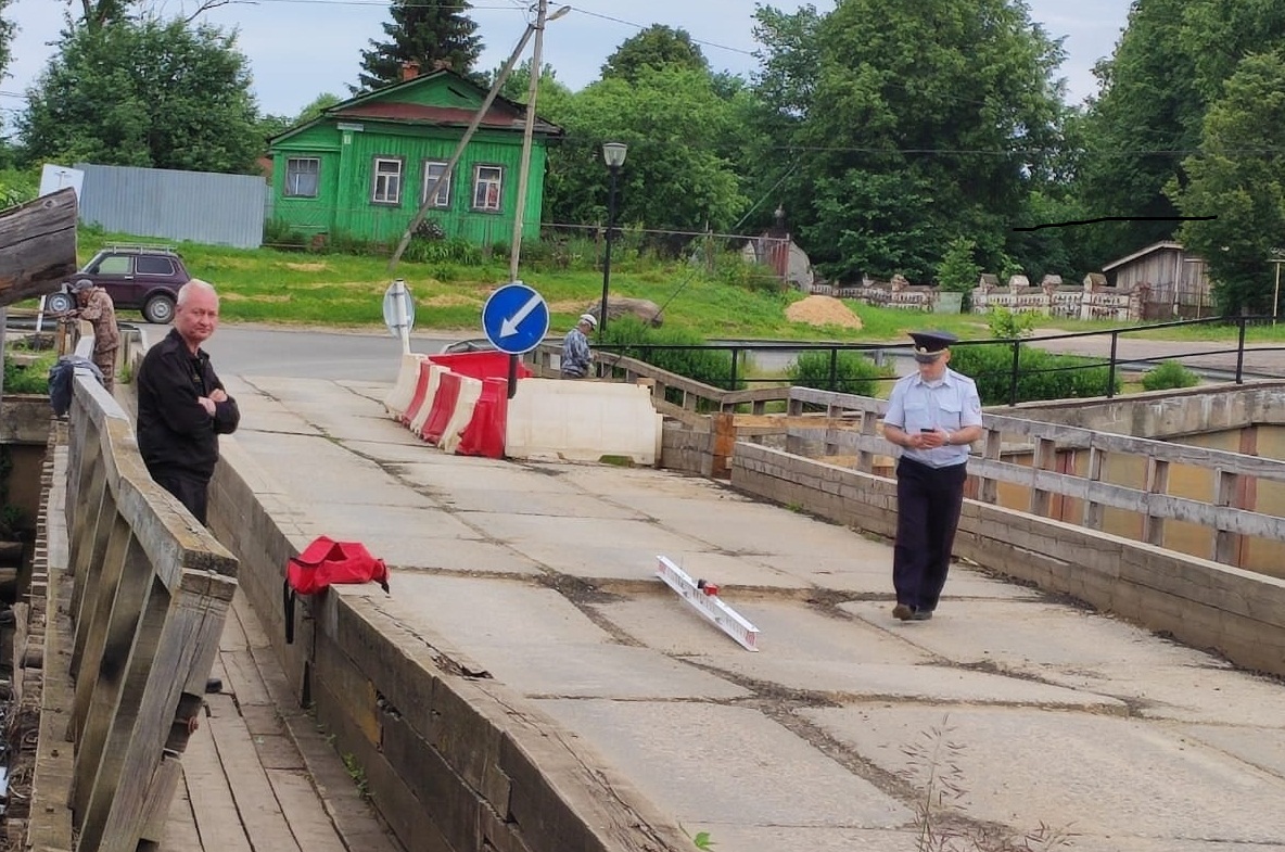 В Ивановской области перекрыли мост через Тезу