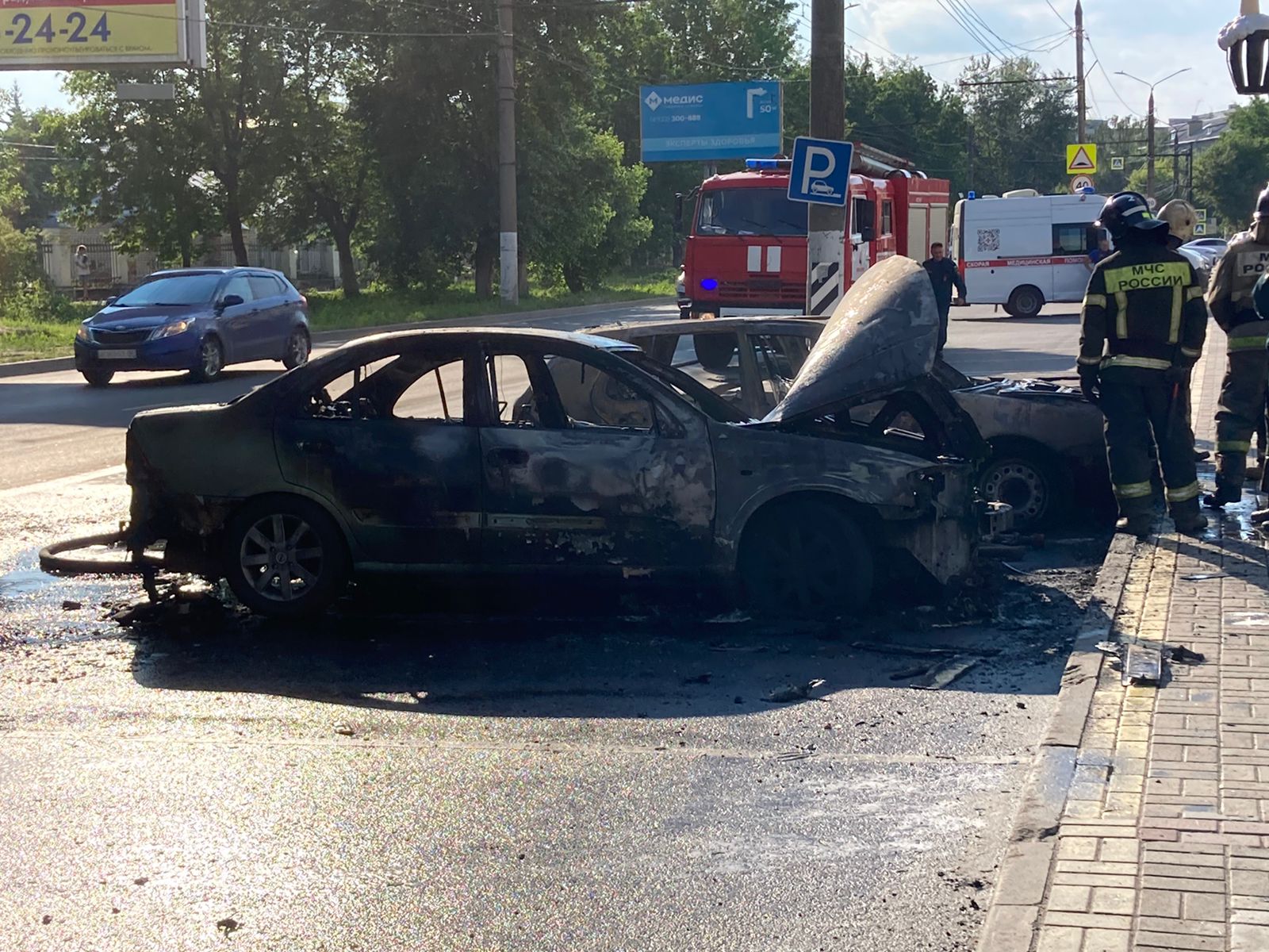 В Иванове на парковке сгорели два автомобиля