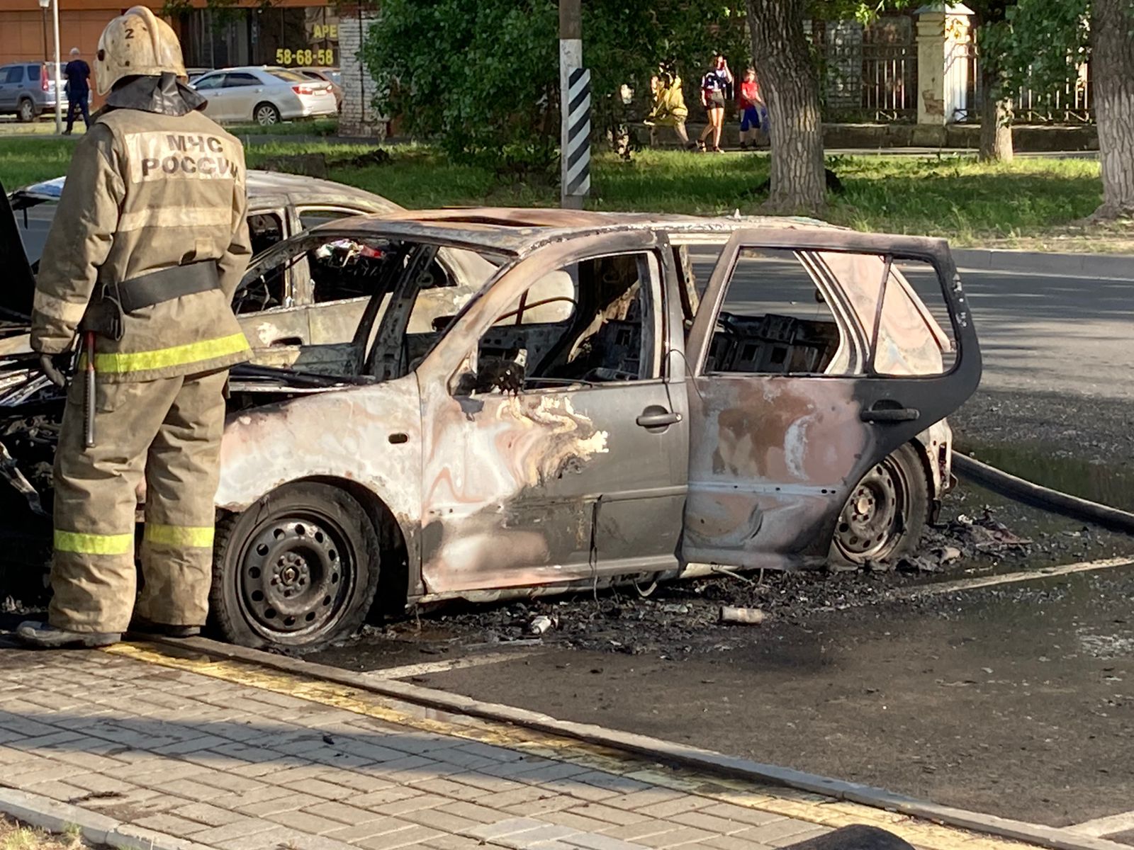 В Иванове на парковке сгорели два автомобиля