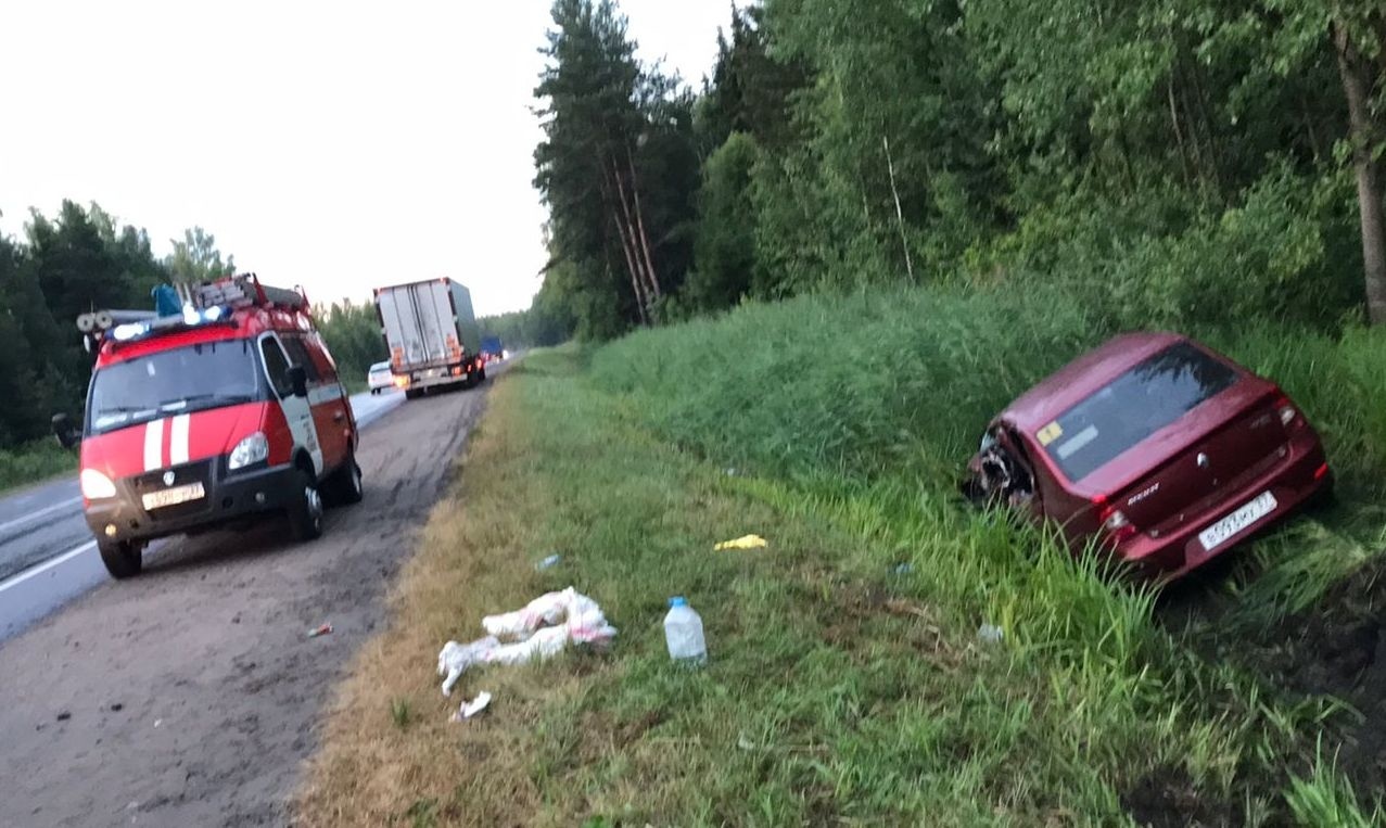 В аварии с фурой на трассе в Ивановской области пострадали три человека