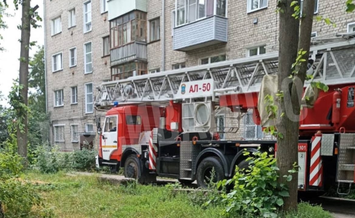 17 человек эвакуировали из пятиэтажки в Иванове из-за пожара